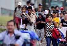 Centenares de hondureños salen en caravana hacia EE.UU. caravana