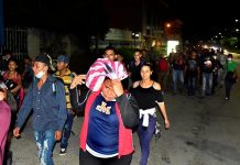 López Obrador considera "afortunado" que se disolviera la caravana migrante inmigrantes