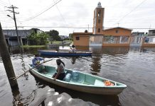 El ojo del peligroso huracán Delta toca tierra en México inundaciones