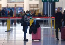 California, Oregon y Washington instan a viajeros a guardar una cuarentena.