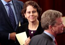 Activistas rechazan nombramiento de funcionaria de Obama en equipo de Biden Cecilia Muñoz