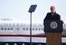Trump dice que votos "ilegales" cambiaron conteo en Pensilvania Donald Trump.