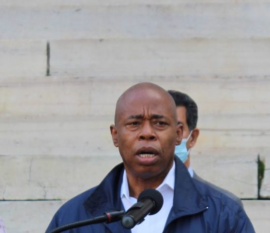 Eric Adams anuncia su candidatura oficial a la alcaldía de Nueva York ERIC ADAMS