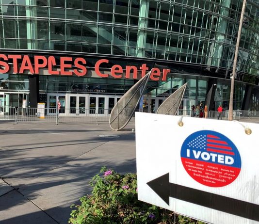 ¿Votar en el estadio de los Lakers o un parque de atracciones? Es posible estadio Staples Center, sede habitual de Los Ángeles Lakers