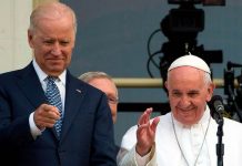 Joe Biden y el Papa Francisco.