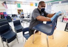 Los colegios de Nueva York cierran para intentar no naufragar en la pandemia Los colegios de Nueva York.