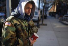 Elección de Biden y Harris da esperanza a veteranos en la mira de Inmigración veteranos inmigrantes