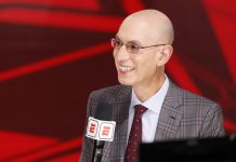 La NBA vuelve a establecer política de estar de pie durante el himno nacional Adam Silver