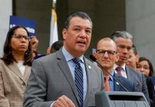 Alex Padilla se convertirá en el primer senador federal latino de California Alex Padilla