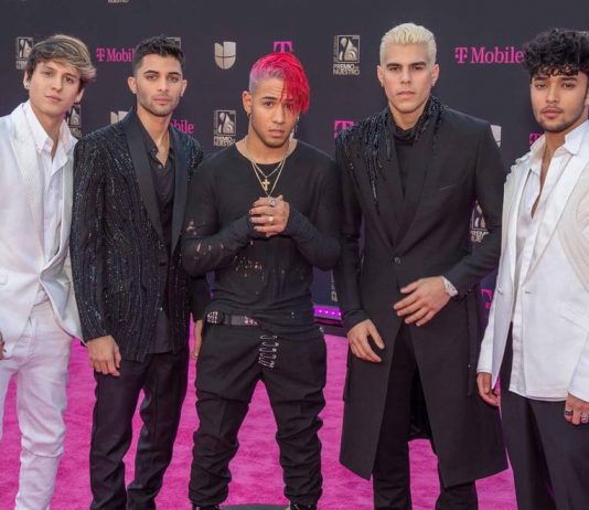 CNCO homenajea a los trabajadores esenciales con un tema de Enrique Iglesias CNCO