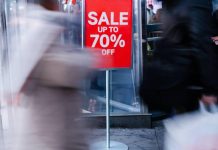 Compradores desoyen recomendaciones de autoridades de salud en California compras