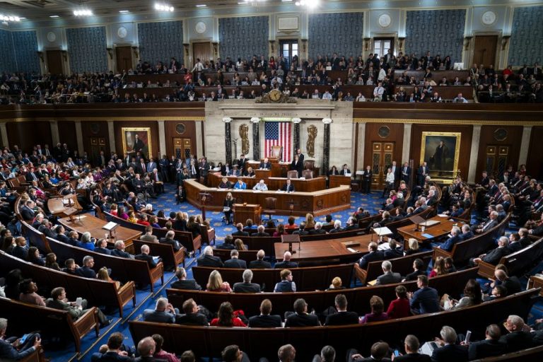 El Senado aprueba fondos para evitar el cierre de la Administraci&oacute;n