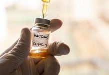 Los hospitales, ante una posible lotería de vacunas entre su personal vacuna contra el coronavirus.