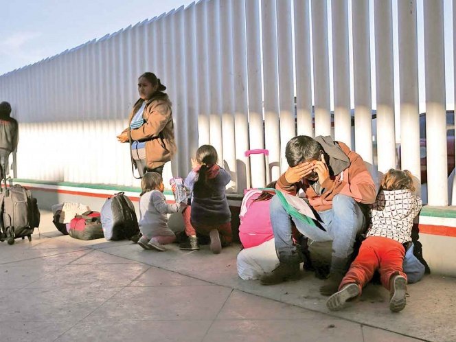 Migrantes en la frontera mexicana de Tijuana piden a Biden cumplir su promesa