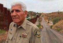 Tony Estrada: se va el alguacil con medio siglo de "compasión" en la frontera Tony Estrada.