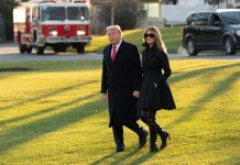 Trump pasa una discreta Navidad en Florida Donald Trump y Melania Trump.