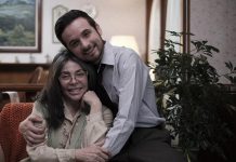 Verónica Castro regresa al cine y celebra el trabajo de su hijo Michelle La actriz mexicana Verónica Castro y su hijo Michelle Castro.