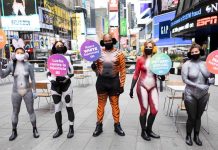 activistas del grupo animalista PETA se desnudaron