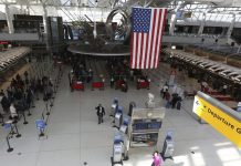 Una tormenta en el noreste de EE.UU. causa miles de cancelaciones y retrasos de vuelos aeropuerto John F. Kennedy de Nueva York