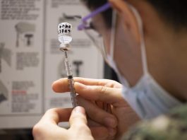 Nueva York investiga a centro médico por saltarse directrices de vacunación vacuna