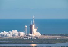 La nueva cápsula de carga de SpaceX viaja ya por el espacio hacia la EEI cohete Falcon 9