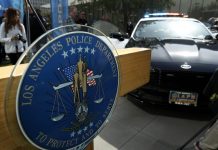 Policía busca a entre 30 y 50 ladrones que asaltaron una tienda de lujo en Los Ángeles policía de Los Ángeles