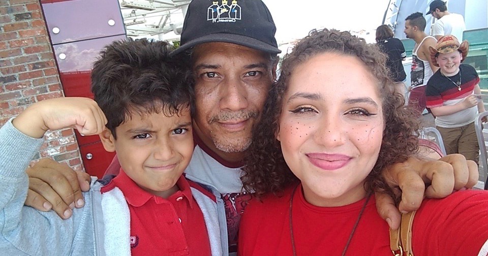 Daniel Rivera con su hija y nieto.