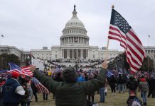 El FBI investiga 37 personas por la muerte del policía en asalto al Capitolio protesta