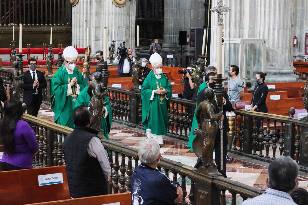 Iglesia reconoce caída del catolicismo Iglesia