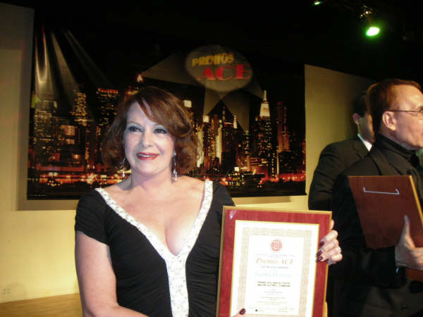 Isabel Moreno con su Premio ACE