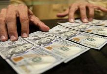 Latinos y afroamericanos pagan el doble por servicios bancarios Latinos y afroamericanos pagan el doble por servicios bancarios