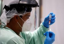 Los hospitales de Nueva York afrontan multas si no agilizan la vacunación