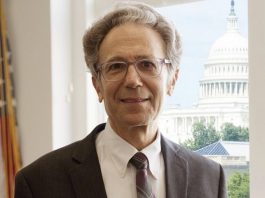 Biden pidió renunciar al jefe de la agencia de medios nada más tomar posesión Michael Pack