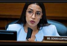 Ocasio-Cortez y Bowman piden en Nueva York más impuestos para los ricos Ocasio-Cortez