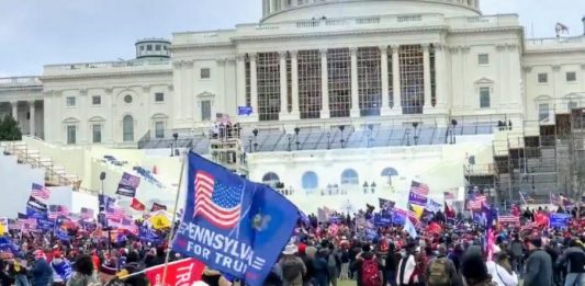 Protestas y falsas amenazas de bomba en Nueva York tras asalto al Capitolio