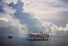 Incendio destruye una de las siete casas "flotantes" de Miami casa flotante