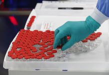 OMS anuncia acuerdo con Pfizer para distribuir vacunas en países pobres vacuna