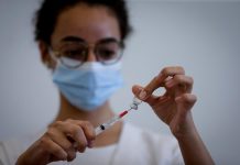 Más de 400 activistas y académicos piden vacunación universal en las Américas vacunas