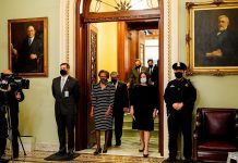 Presentan acusación contra Trump ante el Senado para iniciar juicio político senadores