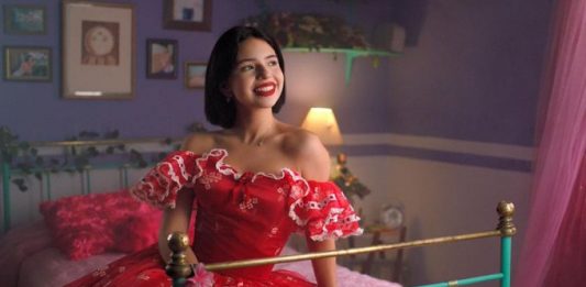 Ángela Aguilar, artista nominada al Grammy y al Grammy Latino.