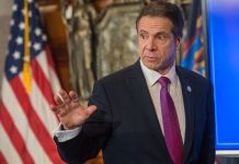 Proponen reducir poderes a Andrew Cuomo por las muertes en hogares de ancianos