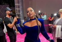 Vestidos largos y elegancia informal dominan la alfombra de Premio Lo Nuestro Chiquis Rivera