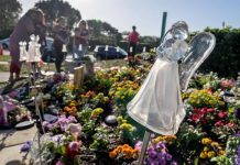 Las vigilias y memoriales comenzaron en Parkland