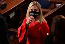 Crece apoyo a expulsión de congresista que tilda de falso tiroteo de Parkland Marjorie Taylor Greene