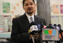 Dimite Richard Carranza, titular del Departamento de Educación de Nueva York Richard Carranza