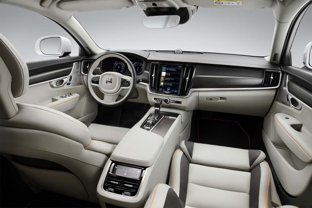 Volvo V90 T6.