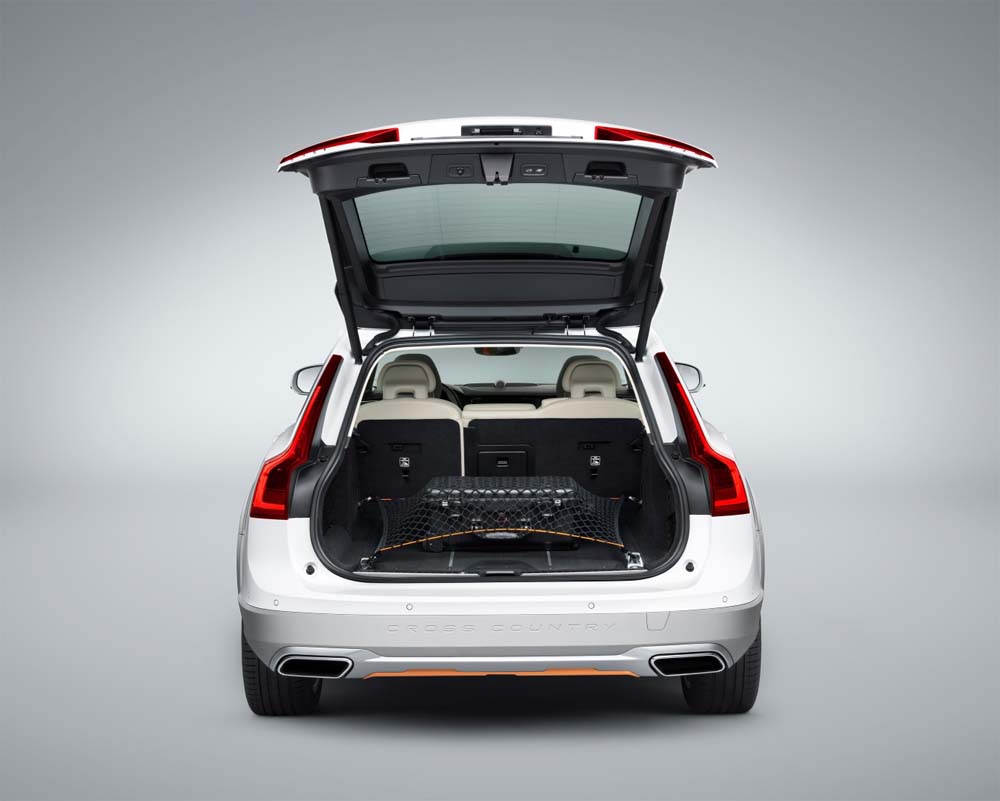 Volvo V90 T6.