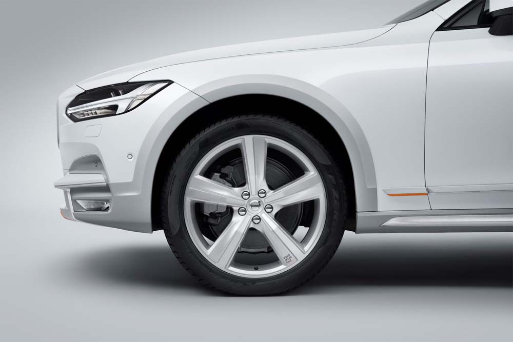 Volvo V90 T6.
