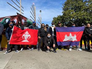 grupo de voluntarios de la patrulla Asians With Attitudes (2)