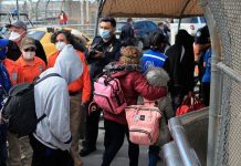 Celebran como día histórico reapertura de frontera para solicitantes de asilo reapertura de frontera